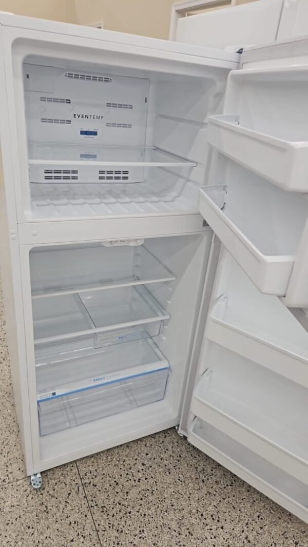 Frigidaire 28" Top Bottom Refrigerator