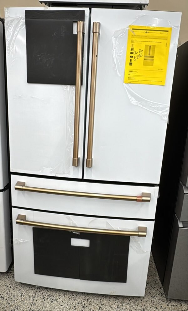Café Professional Series CGE29DP4TW2 36 Inch French Door Refrigerator - Image 5