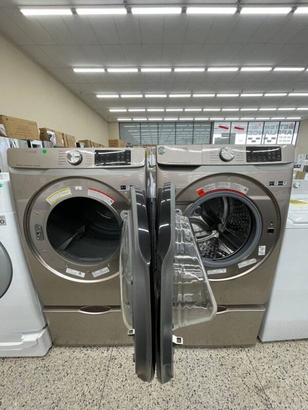Samsung New Front Load Washer Dryer Set - Image 4