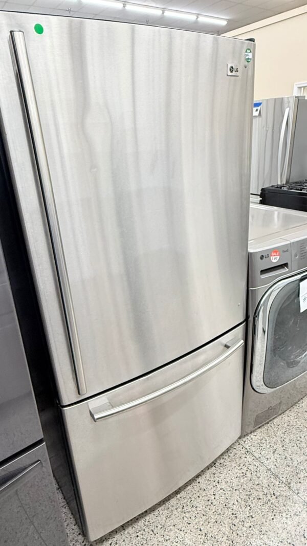 LG LBN22515ST 22 cu. ft. Bottom Freezer Refrigerator - Image 2