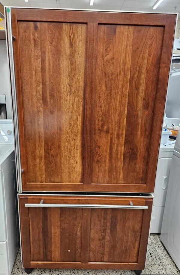 Jenn-Air JCB2058GEB 18.6 cu ft Bottom Freezer Refrigerator