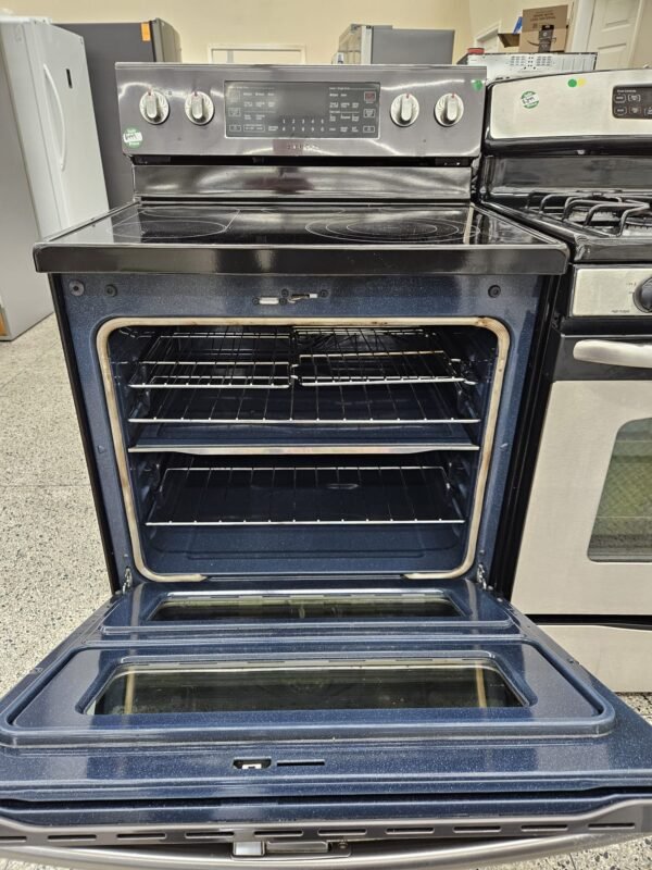 Samsung NE59J7850WG 30" Double Oven Range As Is Display light Flickers - Image 3