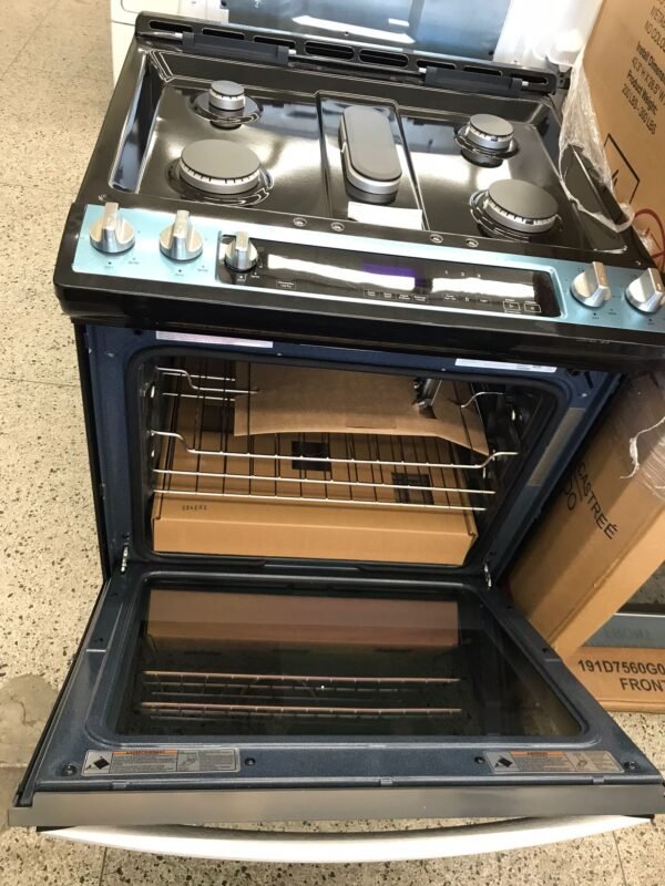 Whirlpool 5.8 Cu.ft Gas Range With Air Fry - Stainless - Image 2