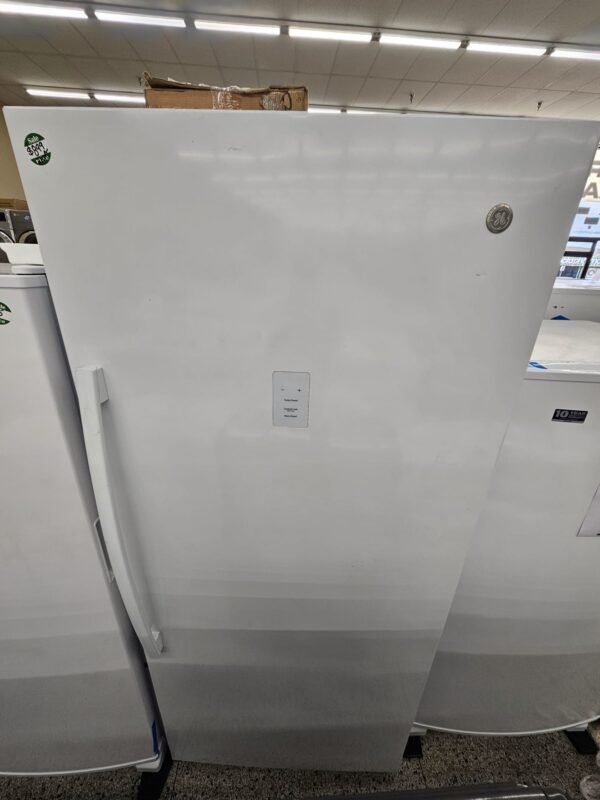 GE New FUF21DLRWW 33 Inch Upright Freezer - Image 2