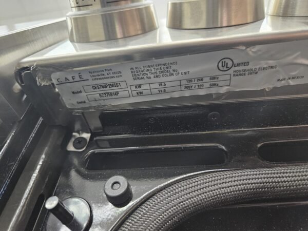 Cafe New CES750P2MS1 30 Inch Slide-In Electric Smart Range - Image 4