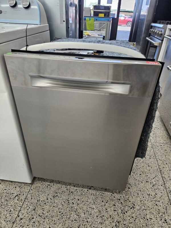 Bosch 500 Series SHPM65Z55N 24" Top Control Built-In Smart Dishwasher - Image 2