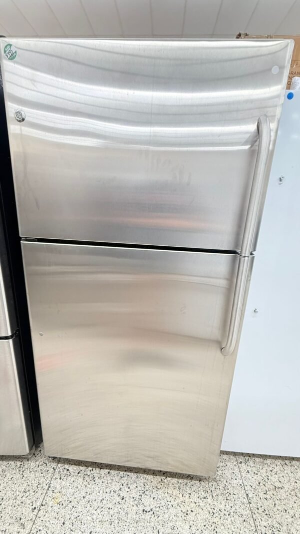 GE Refurbished GTH22SHSSS 33" Top Freezer Refrigerator - Image 2