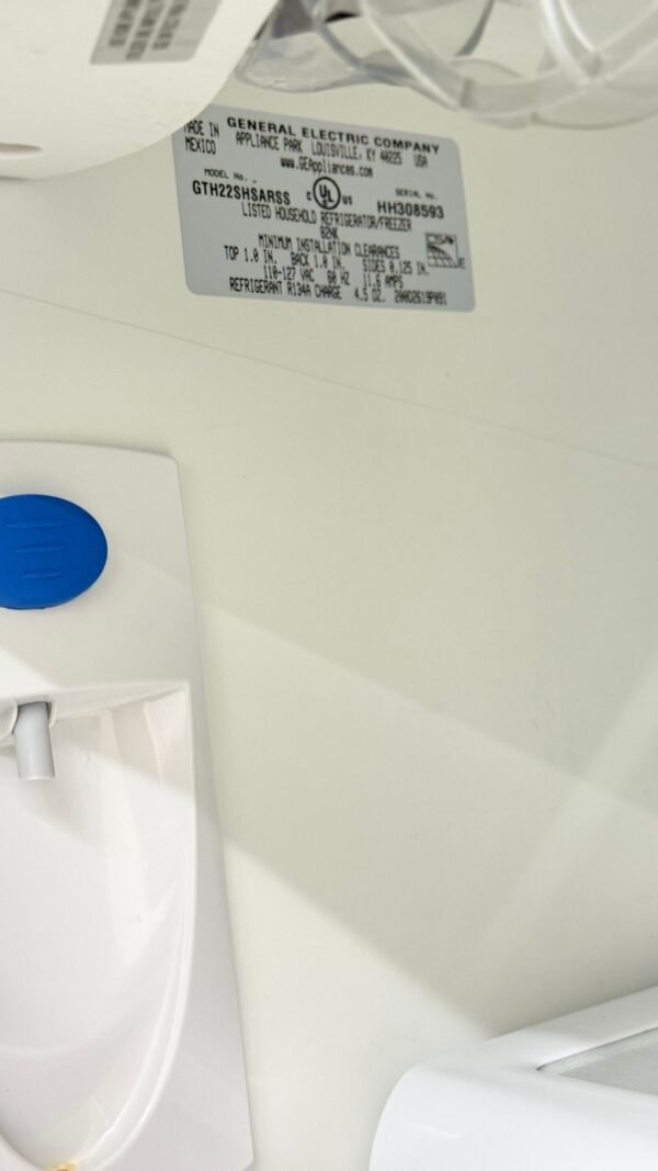 GE Refurbished GTH22SHSSS 33" Top Freezer Refrigerator - Image 5
