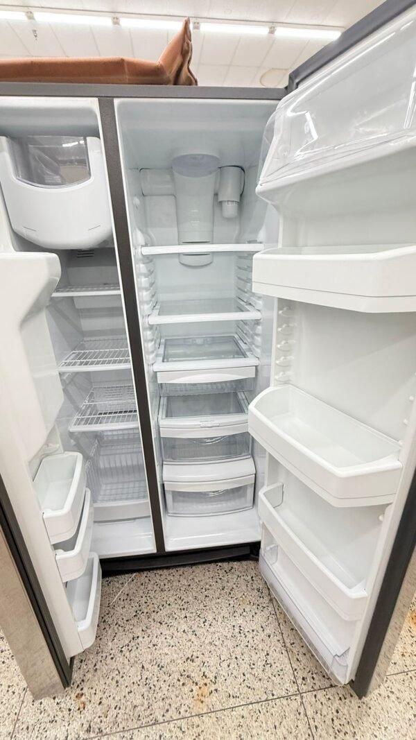 GE Like New GSS25GSHSS 25.3 Cu. Ft. Side-By-Side Refrigerator - Image 3
