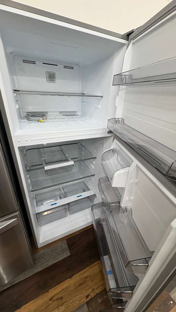Energy-Efficient Midea MRT18D3BST Refrigerator - Image 3