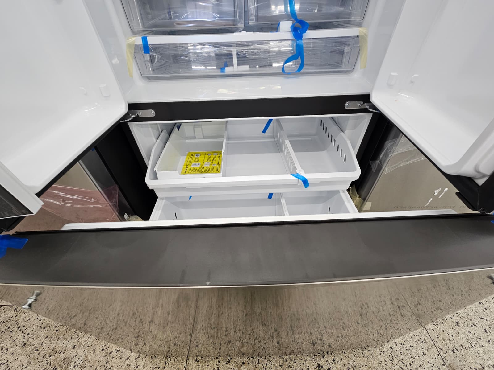 GE GNE27JYMFS 36 Inch French Door Refrigerator - Image 3